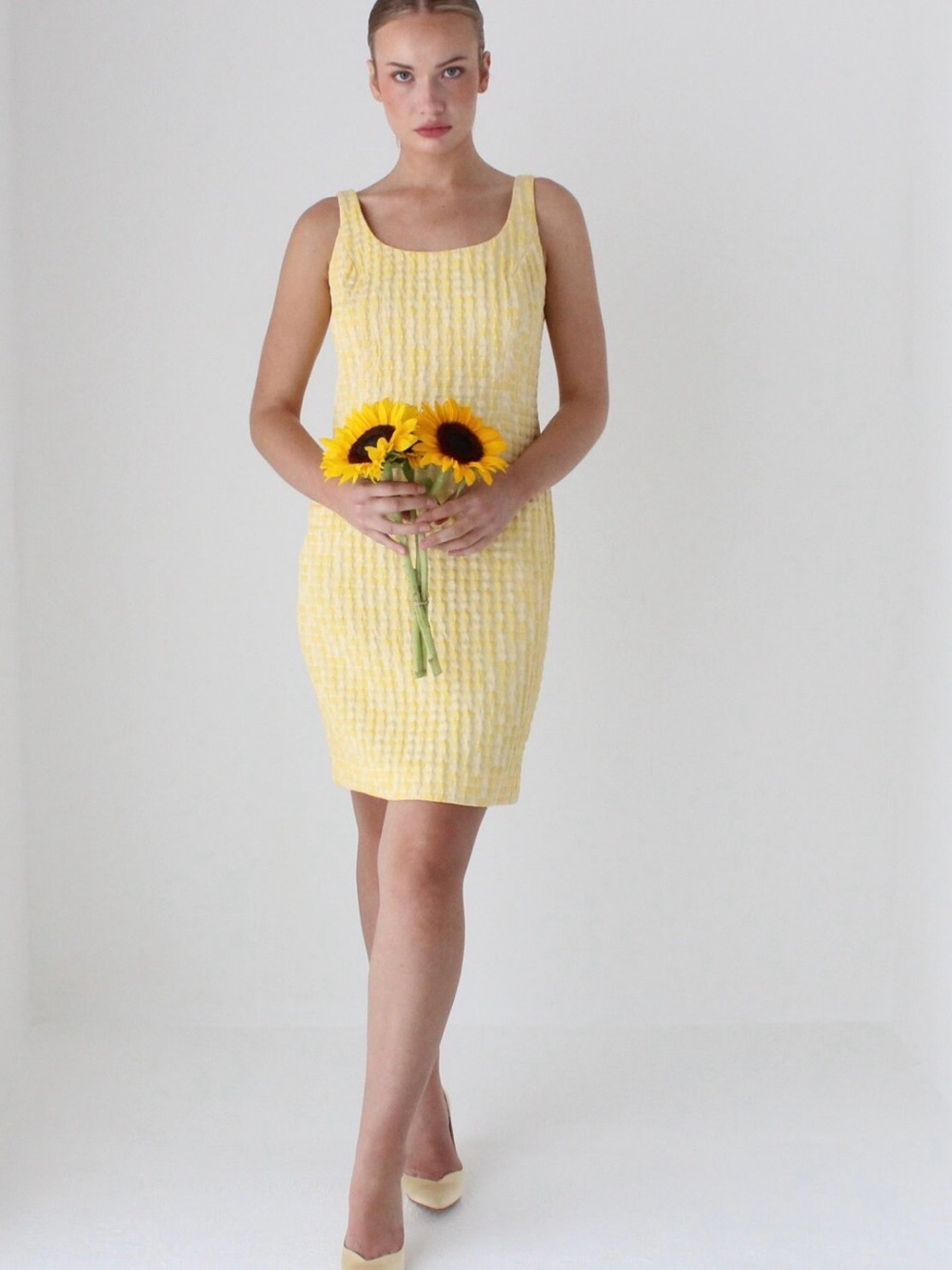 2000s Vintage Carmen Marc Valvo Sunlit Yellow Sleeveless Textured Shift Dress 8.
